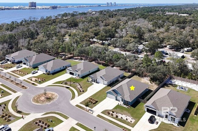 Building Photo - 1301 Holland St