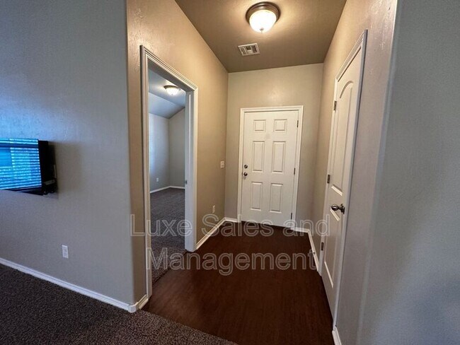 Building Photo - 2408 Alta Vista Ln