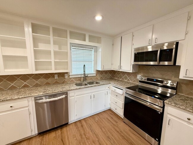 Building Photo - 207 Estates Dr