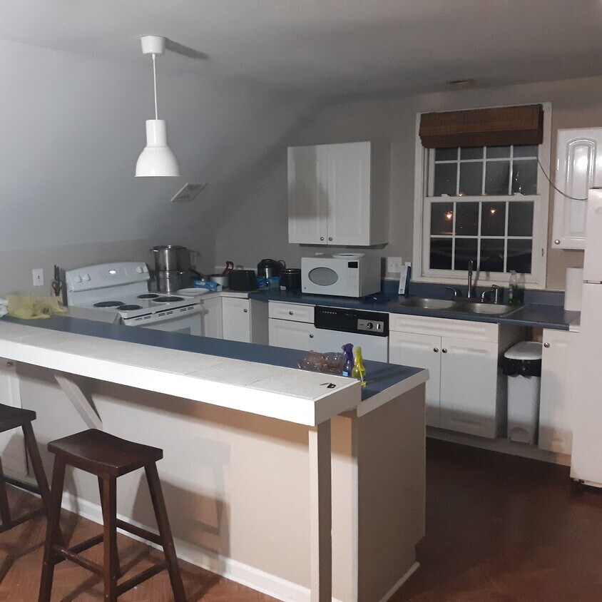 Kitchen - 3281 Hopkins Rd