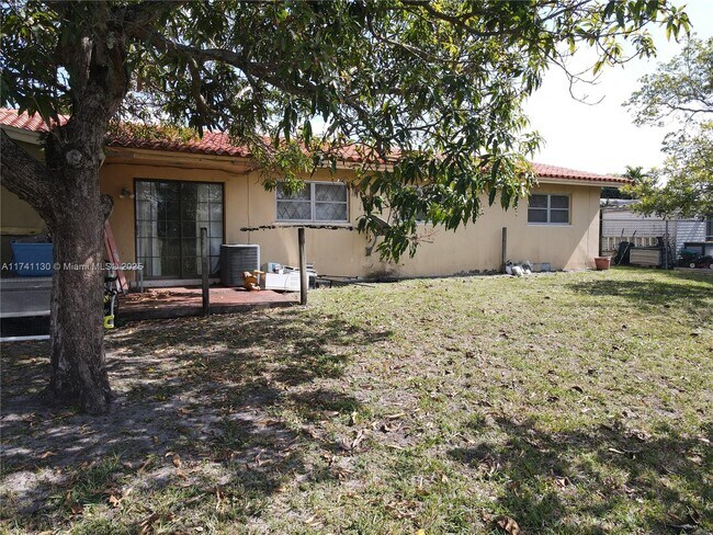 Foto del edificio - 21100 NW Miami Ct