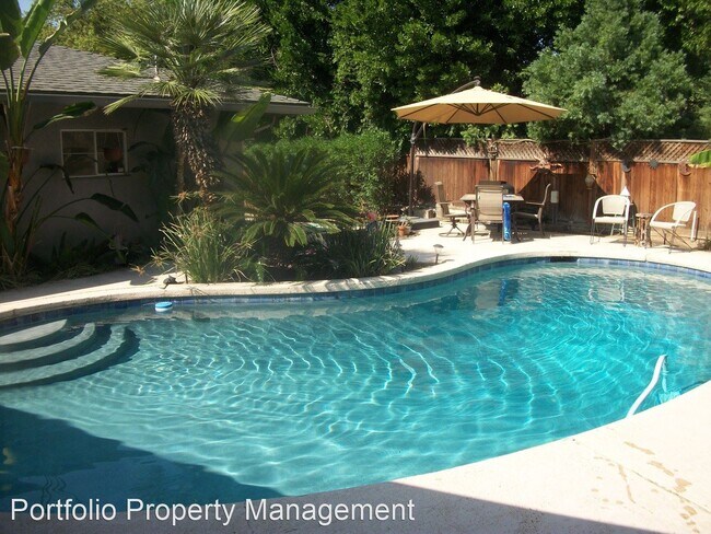 Foto del edificio - 3 br, 2 bath House - 2437 "C" STREET