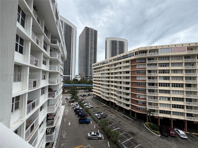 Foto del edificio - 1801 S Ocean Dr