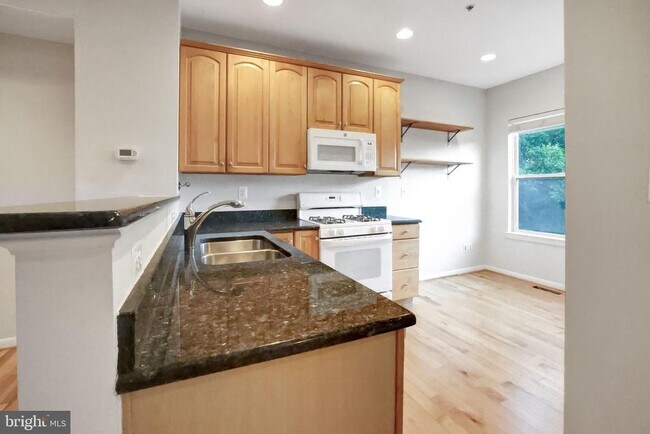 Foto del edificio - 2133 12th Pl NW