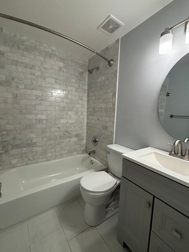 Foto del edificio - Executive Row Home In NW DC with Designer Finishes