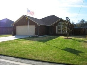 Building Photo - 93 Gloucester Dr