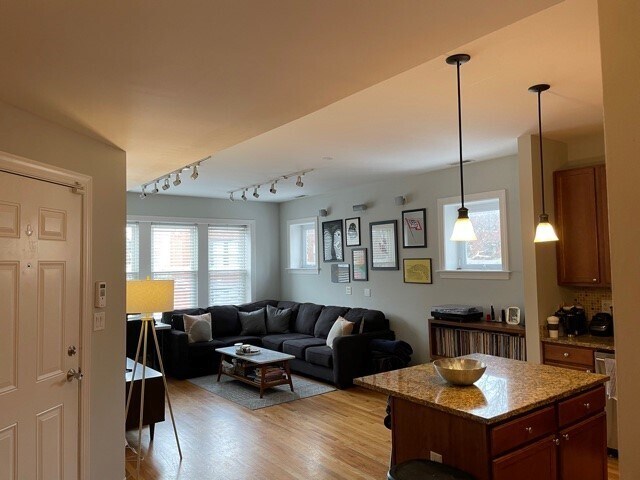 Building Photo - 1511 W Cullom Ave