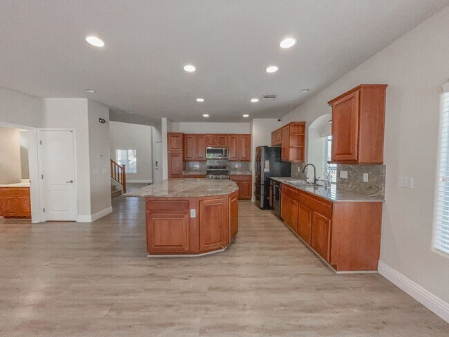 Building Photo - Elegant Oasis in the Heart of Mountains Ed...