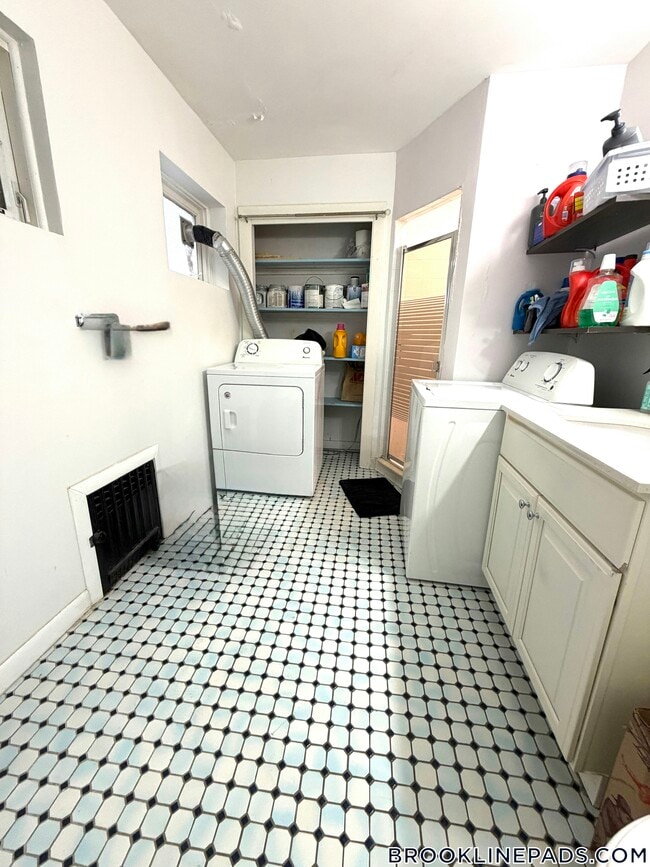 Building Photo - 39 St Paul St