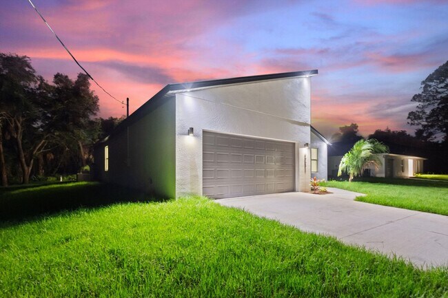 Building Photo - 5663 Greenhouse Ave