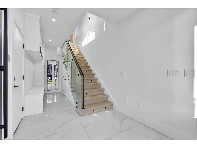 Building Photo - 166xx-1618A 18a Ave