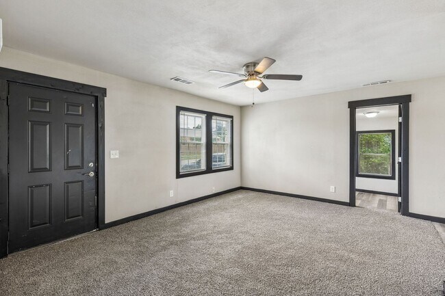 Foto del edificio - 3 bed, 1 bath home in Del City, OK