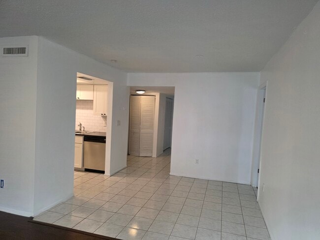 Foto del edificio - 605 N Keene Rd