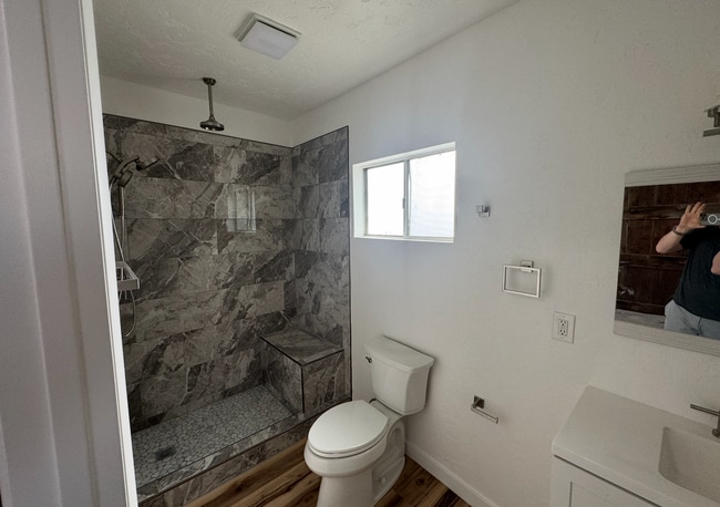 Building Photo - Cute Lehi rambler with tons of yard space and trees!