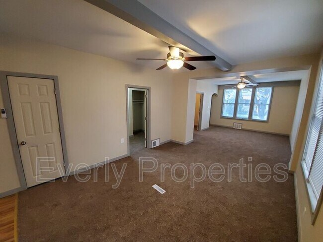 Foto del edificio - 525 E Potter Ave