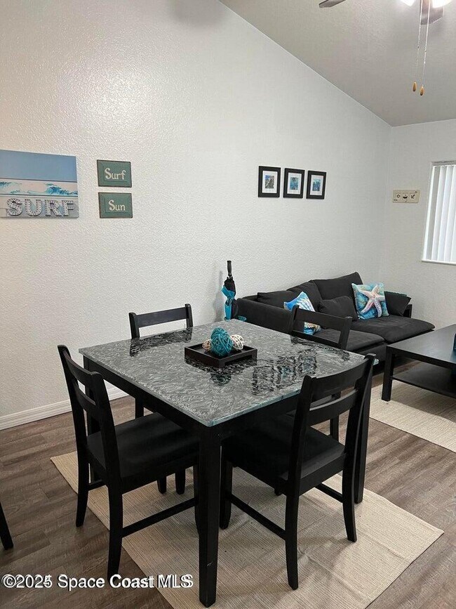 Foto del edificio - 427 Ocean Park Ln