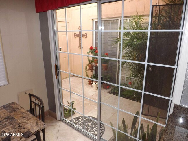 Foto del edificio - 5100 N MILLER Rd