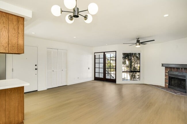 Building Photo - Rare Hillcrest Opportunity — 2BR Condo with Parking!