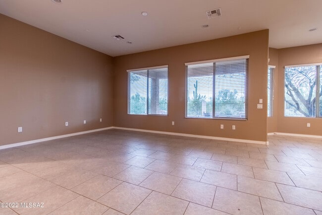 Building Photo - 12565 N Golden Mirror Dr
