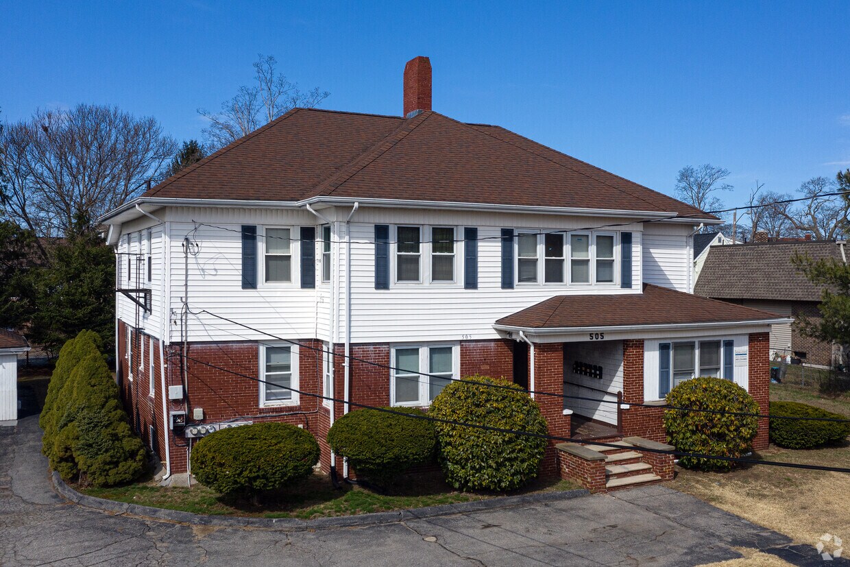Foto principal - 505 Bullocks Point Ave