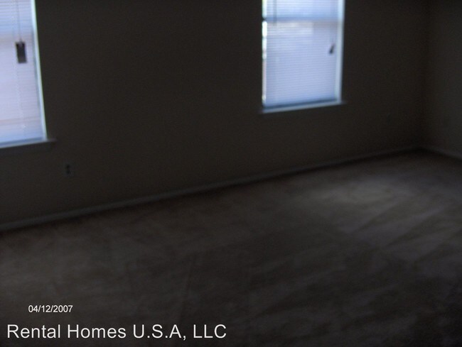 Building Photo - 3 br, 2.5 bath House - 400 Saddlebrook Court