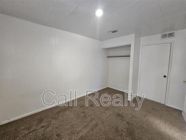 Foto del edificio - 719 W Augusta Ave