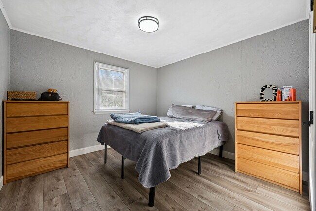 Building Photo - Brentwood Apartments