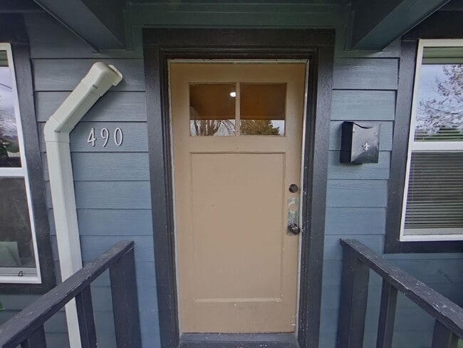 Foto del edificio - Glacier Tri-Plex