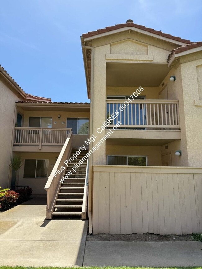 Foto del edificio - Centrally Located Las Palmas Upstairs Cond...