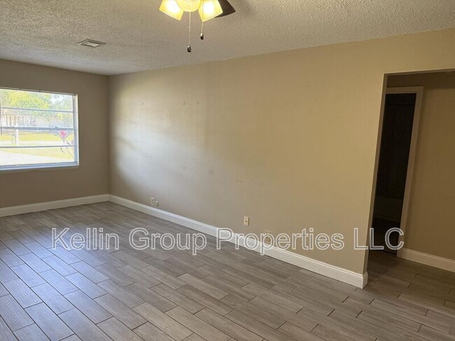 Foto del edificio - 5649 Struthers Ct