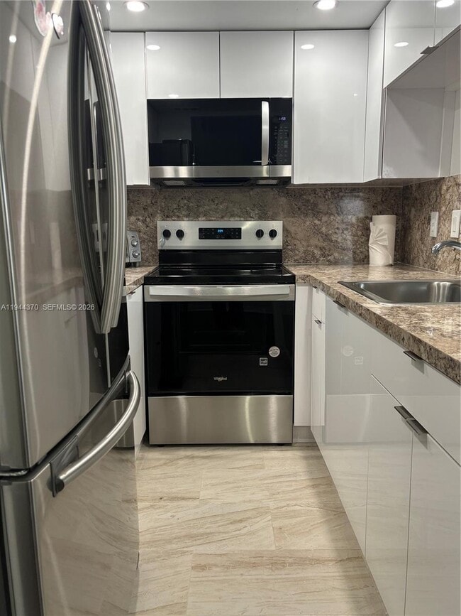 Building Photo - 10023 Winding Lake Rd