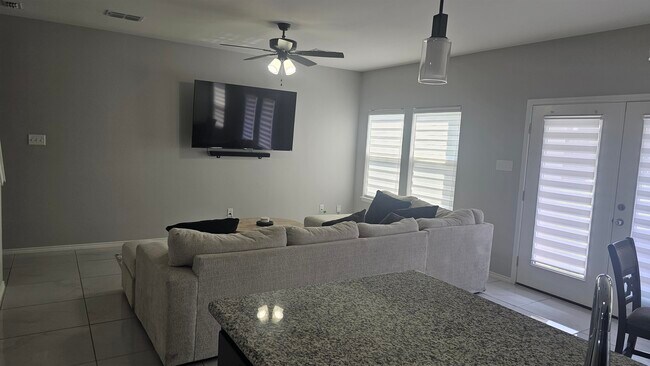 Foto del edificio - 4225 Gavilan Dr