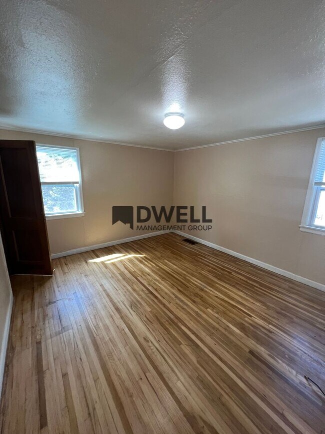 Foto del edificio - 1300 2nd Ave SW
