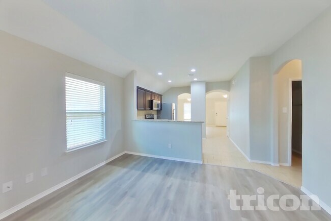 Foto del edificio - 1216 Honeywood Ln