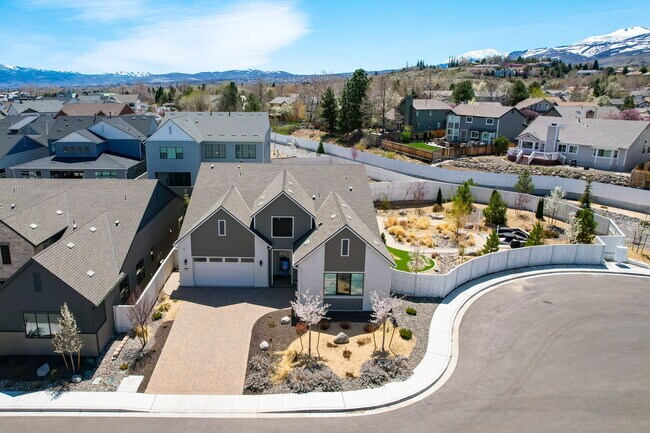 Building Photo - 724 W Pleasant Oak Trl