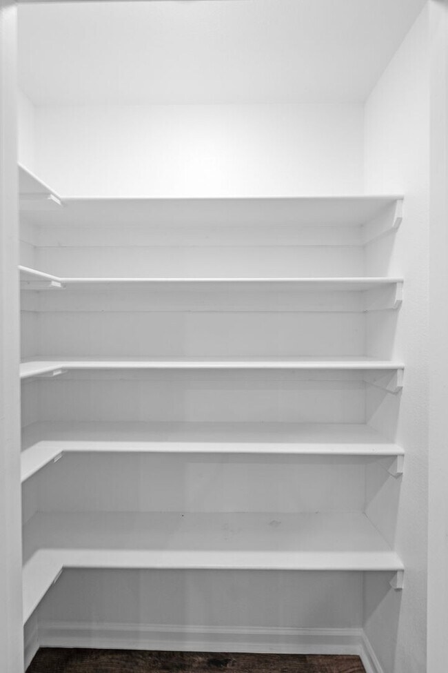 Foto del edificio - 3 Bedroom Townhome On The Corner!