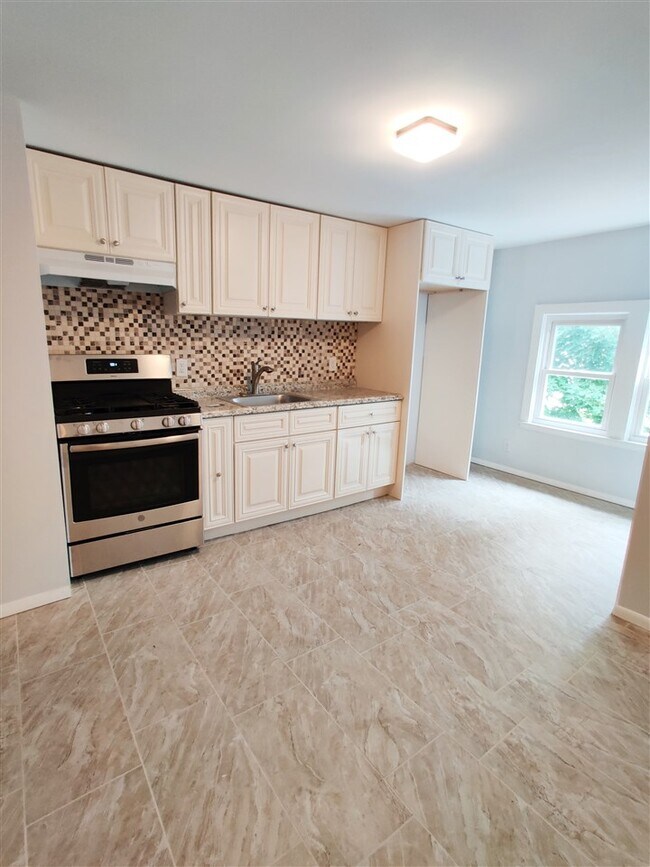 Foto del edificio - 57 Overlook Ave