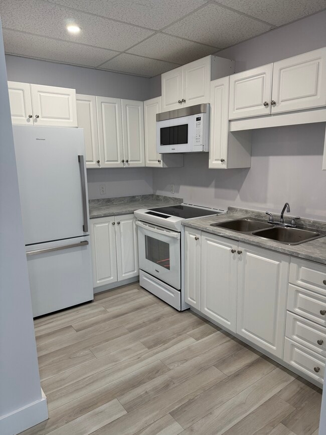 Building Photo - 317 King Av