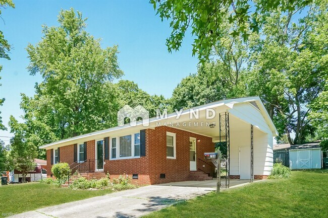 Foto del edificio - 3 br, 1 bath House - 706 Pond St