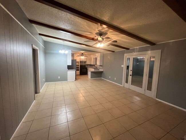 Building Photo - Great 4 bedroom 2 bath Home! No applicatio...