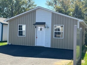 Building Photo - 114 Evergreen Pl