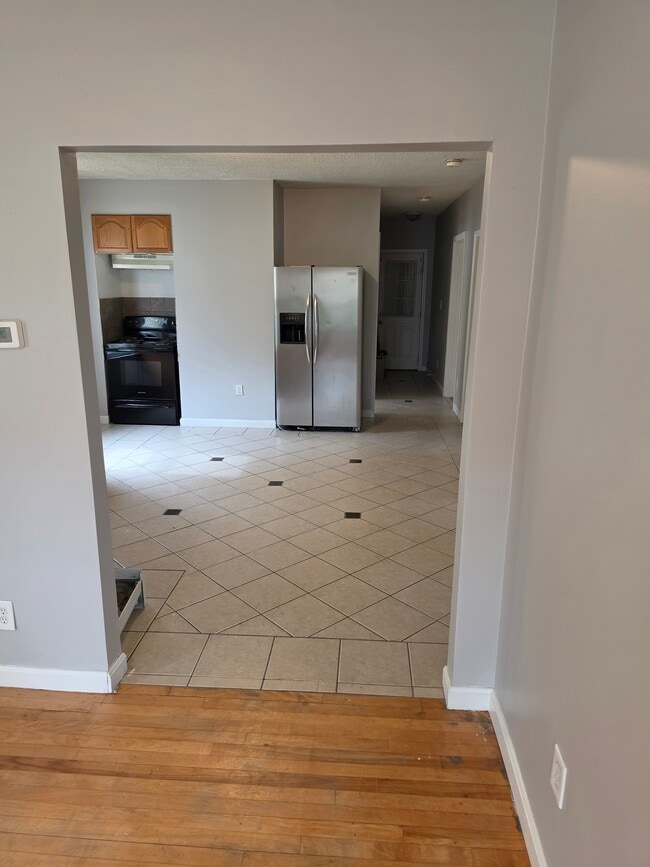 Looking into kitchen from the living room. - 14 Ferraro St