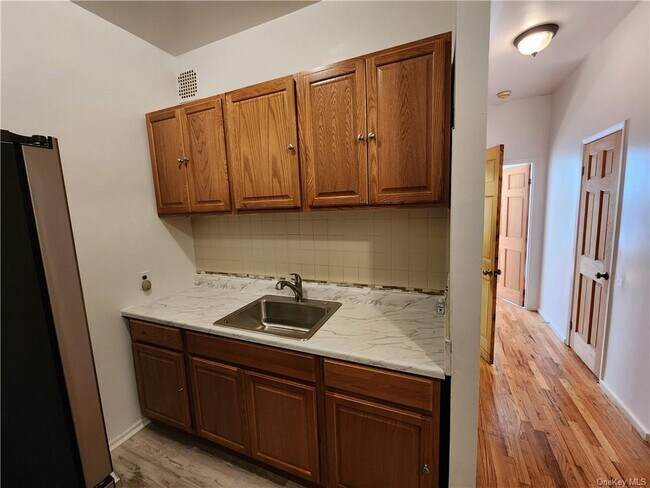 Building Photo - 106 W 130th St