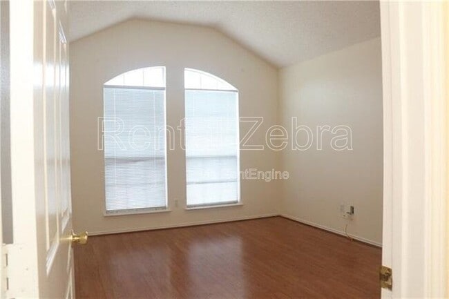 Photo - 830 Orian Dr House