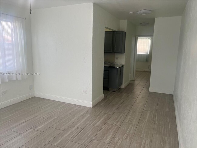 Foto del edificio - 1600 NW 42nd St