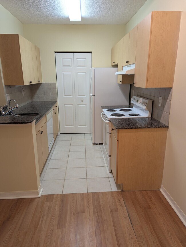 Foto del edificio - 10306 Fox Trail Rd S