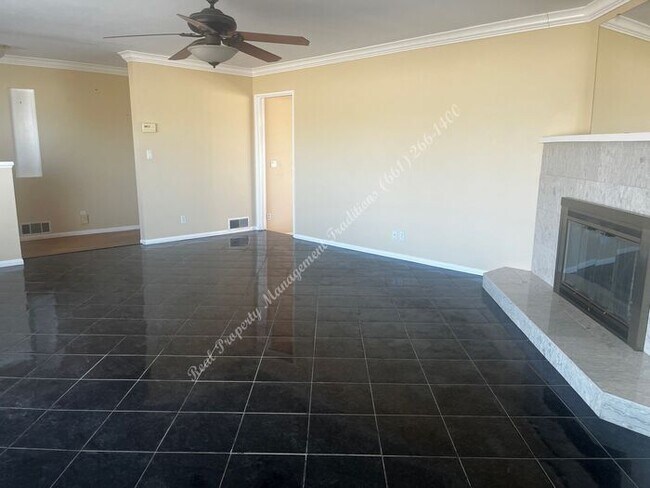 Building Photo - Ranch Style Home on Large Lot Located in W...