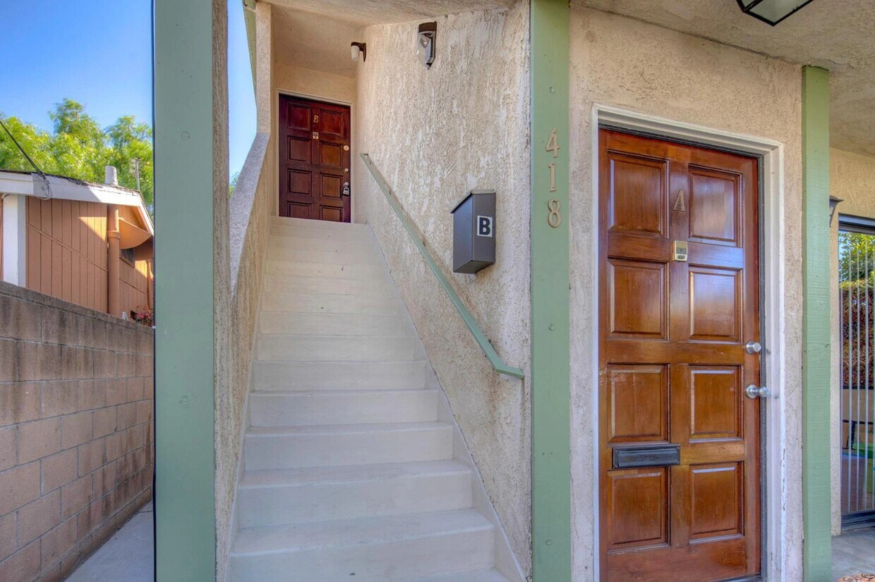 Foto del edificio - 408 N Venice Blvd