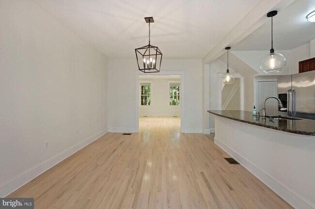 Foto del edificio - 1345 Taylor St NW