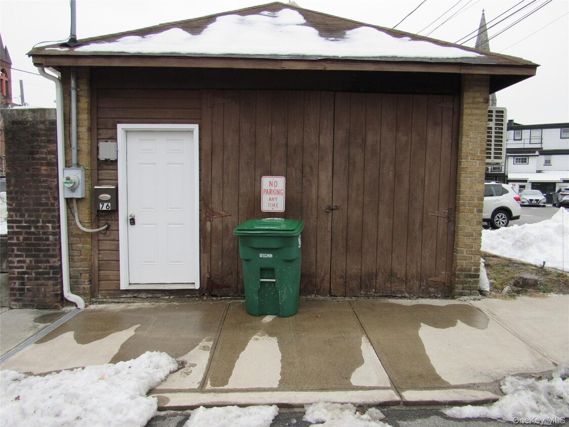 Primary Photo - 76 Webster Ave